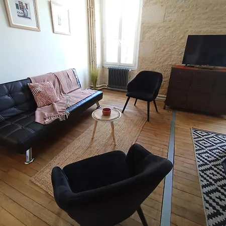 Au Bord De L'eau Apartment *